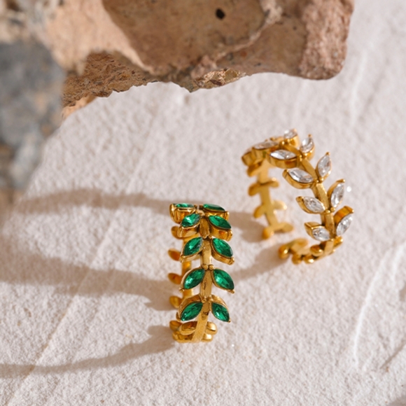 Exquisite Leaf Green Diamonds Adjustable Ring - Picture 2 of 5